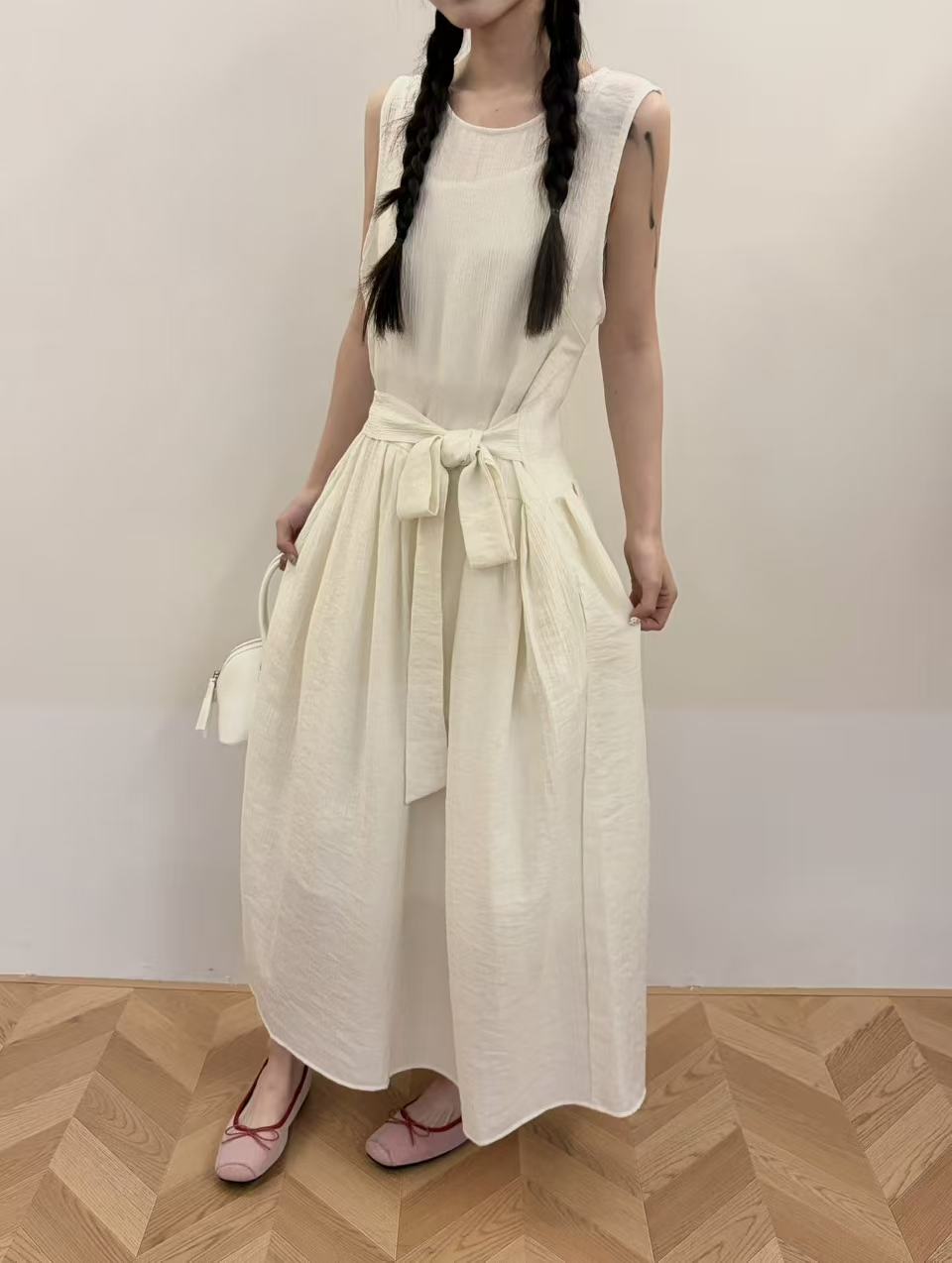 Tao‘s- Elegant Sleeveless Tie-Waist Midi Dress