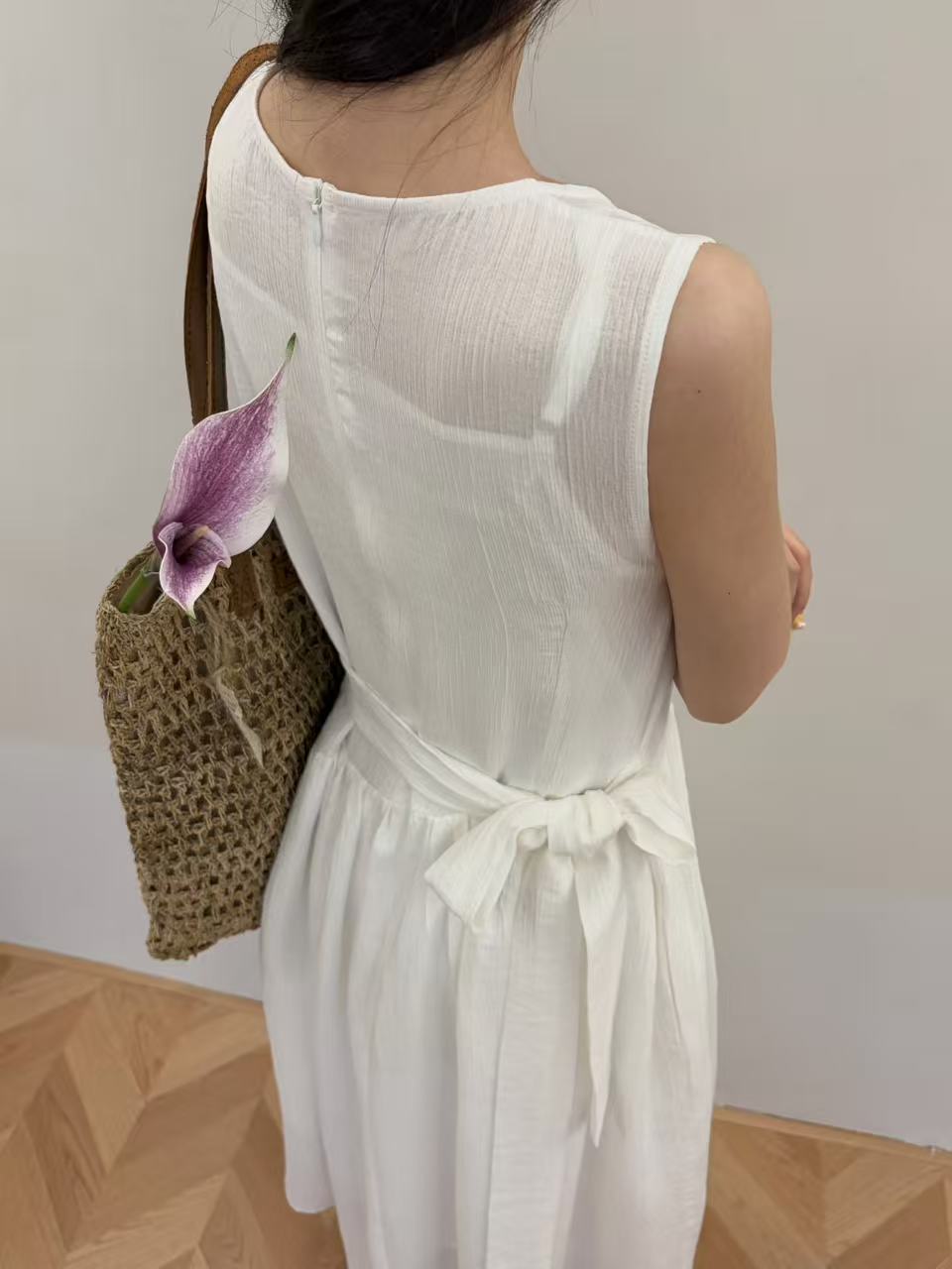 Tao‘s- Elegant Sleeveless Tie-Waist Midi Dress